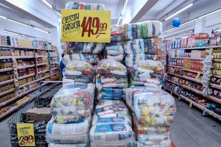 Foto de SAO PAULO (SP), 04.10.2024 - El costo de la canasta básica de alimentos subió en 10 de las 17 capitales brasileñas analizadas por la Encuesta Nacional de la Canasta Básica de Alimentos, publicada mensualmente, en Sao Paulo. - Imagen libre de derechos