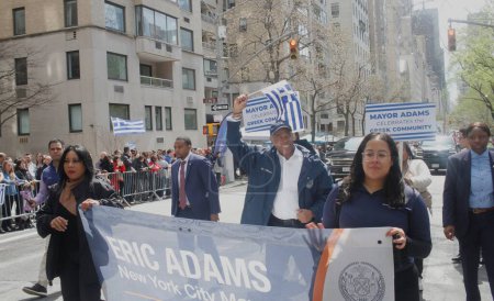 Téléchargez les photos : 2024 85e défilé de la fête de l'indépendance grecque. 14 avril 2024, New York, USA : Le défilé du Jour de l'Indépendance Grecque 2024 aura lieu à 13h30, du 64ème au 79ème sur la 5ème Avenue à New York avec la présence du maire de New York, Eric Adams an - en image libre de droit
