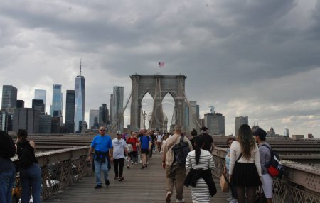 Foto de Protesta pro Palestina en el puente de Brooklyn. 15 de abril de 2024, Nueva York, Estados Unidos: La policía de Nueva York pudo dispersar a los manifestantes pro palestinos que protestaban e intentaron bloquear el tráfico en el puente de Brooklyn exigiendo el alto el fuego y el fin del Israel - Imagen libre de derechos