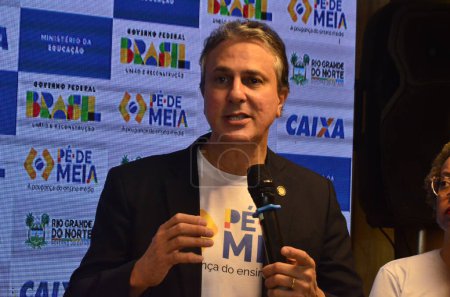 Foto de RIO GRANDE O NORTE (RN) Brasil 15 / 04 / 2024 El ministro de Educación, Camilo Santana, lanzó el nuevo programa del gobierno federal: Pe-de-meia, en el que se creará una cuenta de ahorros para estudiantes de secundaria - Imagen libre de derechos