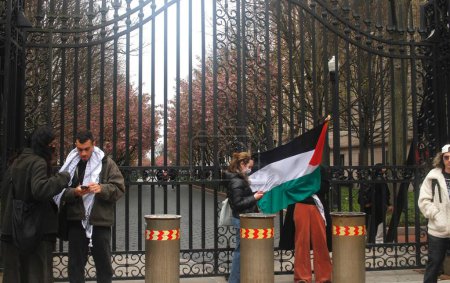 Foto de Protesta contra Israel en la Universidad de Columbia en Nueva York. 18 de abril de 2024, Nueva York, Estados Unidos: Un puñado de estudiantes universitarios de Columbia protestan contra Israel exigiendo el alto el fuego y el fin de la ocupación israelí de Gaza. Quieren Palestina libre - Imagen libre de derechos