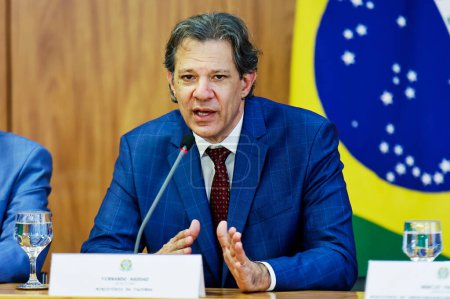 Foto de Brasilia (DF), Brasil 22 / 04 / 2024 - El ministro de Hacienda, Fernando Haddad, en una conferencia de prensa después de la ceremonia de lanzamiento del programa Believe, en el Palacio do Planalto de Brasilia, este lunes 22 de abril de 2024. - Imagen libre de derechos