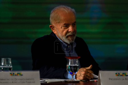 Foto de BRASILIA (DF) Brasil 22 / 04 / 2024 El Presidente Lula durante la ceremonia de Terra da Gente en el Palacio do Planalto - Imagen libre de derechos