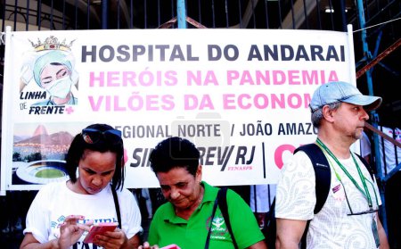 Téléchargez les photos : Rio de Janeiro (RJ), Brésil dans les services de santé publique. Pendant la grève, les employés restent sur leurs gardes devant le bâtiment du Département de la gestion hospitalière (DGH), sur Rua Mexico, 128 dans le centre de Rio de Janeiro, ce mercredi 24 avril 2024. - en image libre de droit