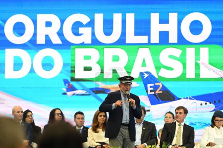Foto de Sao Jose dos Campos (SP) 04.26.2024 - Presidente Luiz Inacio Lula da Silva (PT) durante una visita a la sede de Embraer en Sao Jose dos Campos (SP) Viernes, Abril 26, 2024. - Imagen libre de derechos