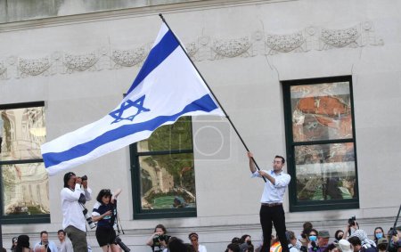 Téléchargez les photos : Manifestation anti-israélienne et date limite de campement au campus de l'Université Columbia Défié. 29 avril 2024, New York, USA : Un grand nombre d'étudiants universitaires colombiens veulent la Palestine libre et libre de l'occupation sioniste. - en image libre de droit