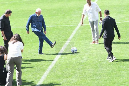 Photo for Sao Paulo (SP), 01/05/2024 - The president of the Republic of Brazil, Luiz Inacio Lula da Silva (PT), accompanied by his vice Geraldo Alckmin (PSB), holds a visit to the pitch of the Neo Quimica Arena - Royalty Free Image