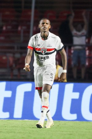 Téléchargez les photos : Sao Paulo (SP), 13 / 05 / 2024 - Le joueur de Sao Paulo FC Arboleda marque et célèbre son but contre Fluminense, valable pour le sixième tour du Brasileirao, à Morumbis. - en image libre de droit