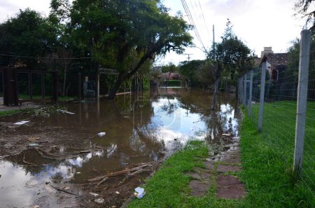PORTO ALEGRE (RS), Brésil 14 / 05 / 2024 Le quartier d'Ipanema, zone sud de la ville de Porto Alegre, a de nouveau été inondé, une enquête menée par la mairie a montré que les inondations ont touché plus de 157 000 personnes 