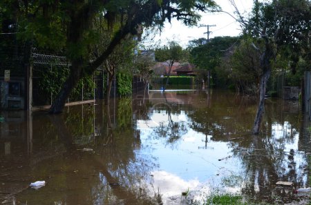 PORTO ALEGRE (RS), Brasil 14 / 05 / 2024 El barrio de Ipanema, zona sur de la ciudad de Porto Alegre, inundado de nuevo, una encuesta realizada por el ayuntamiento mostró que las inundaciones afectaron a más de 157 mil personas 