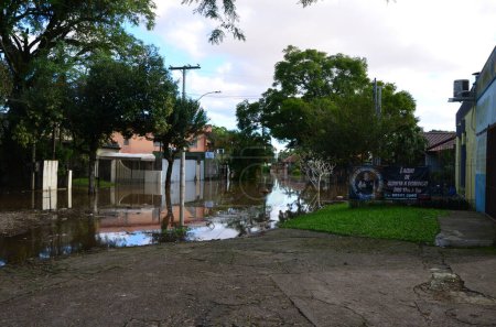 Foto de PORTO ALEGRE (RS), Brasil 14 / 05 / 2024 El barrio de Ipanema, zona sur de la ciudad de Porto Alegre, inundado de nuevo, una encuesta realizada por el ayuntamiento mostró que las inundaciones afectaron a más de 157 mil personas - Imagen libre de derechos