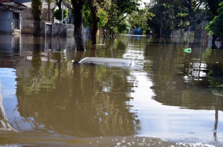 Foto de Porto Alegre (RS), Brasil 16 / 05 / 2024 Registro de daños causados por inundaciones en los barrios de Navegantes y Anchieta, en la Zona Norte de la ciudad de Porto Alegre, este jueves (15) - Imagen libre de derechos