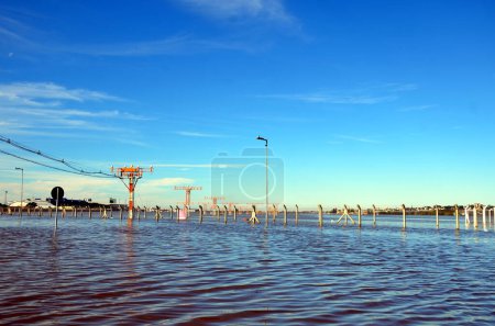 Téléchargez les photos : Porto Alegre (RS), Brésil 16 / 05 / 2024 Record de dégâts causés par les inondations dans les quartiers de Navegantes et Anchieta, dans la zone nord de la ville de Porto Alegre, ce jeudi (15) - en image libre de droit