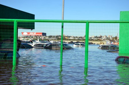 Foto de Porto Alegre (RS), Brasil 16 / 05 / 2024 Registro de daños causados por inundaciones en los barrios de Navegantes y Anchieta, en la Zona Norte de la ciudad de Porto Alegre, este jueves (15) - Imagen libre de derechos