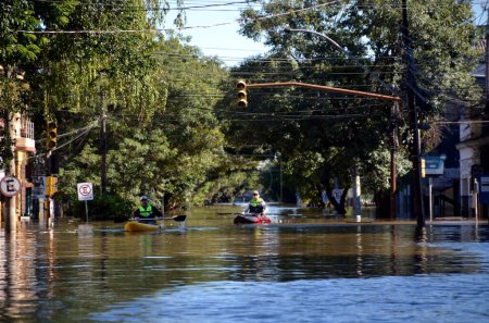 Téléchargez les photos : Porto Alegre (RS), Brésil 16 / 05 / 2024 Record de dégâts causés par les inondations dans la région du centre historique et 4e district de la ville de Porto Alegre, ce jeudi (15). - en image libre de droit