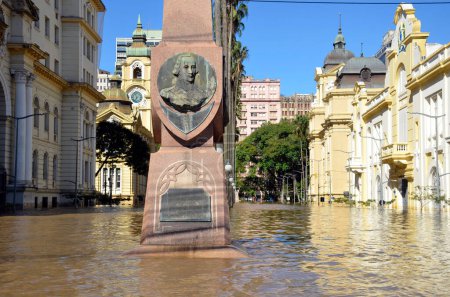 Téléchargez les photos : Porto Alegre (RS), Brésil 16 / 05 / 2024 Record de dégâts causés par les inondations dans la région du centre historique et 4e district de la ville de Porto Alegre, ce jeudi (15). - en image libre de droit