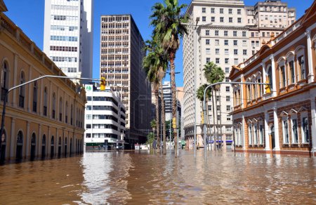 Foto de Porto Alegre (RS), Brazil 05/16/2024  Record of damage caused by flooding in the region of the Historic Center and 4th District in the city of Porto Alegre, this Thursday (15). - Imagen libre de derechos