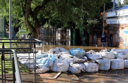 Foto de Porto Alegre (RS), 05/17/2024  After the reconnection of some Stormwater Pumping Stations (EBAP), several streets in the Centro Historico and Praia de Belas neighborhoods were cleared of water - Imagen libre de derechos