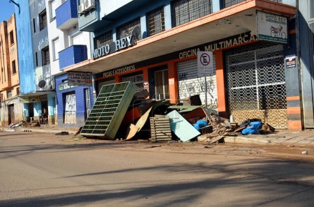 Foto de Porto Alegre (RS), Brazil 05/21/2024 Record of damage caused in the Historic Center, Floresta and Sao Geraldo region, this Tuesday (21). The day is a cleaning day for residents and shopkeepers - Imagen libre de derechos