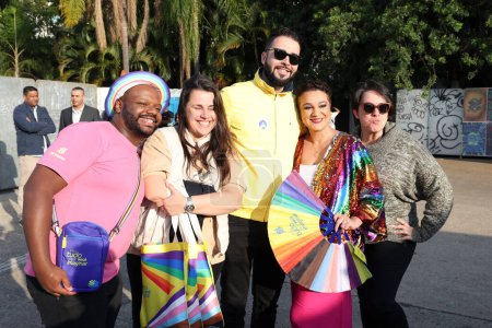 Téléchargez les photos : Sao Paulo (SP), Brésil 30 / 05 / 2024 Gabriel Santamaria et la présidente de Banco do Brasil, Tarciana Medeiros, lancent la carte de diversité, et participent à la 23ème Foire culturelle de la diversité LGBT à Sao Paulo - en image libre de droit