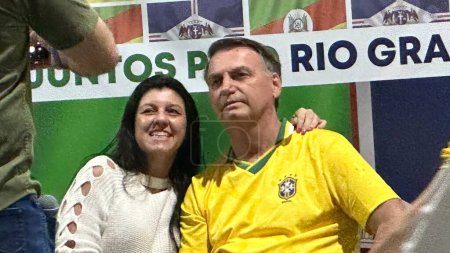 Téléchargez les photos : GUARULHOS (SP) Brésil - L'ancien président Jair Messias Bolsonaro participe à une action de collecte de nourriture et de dons après la catastrophe environnementale qui s'est produite à Rio Grande do Sul, dans la ville de Guarulhos, ce samedi 01. - en image libre de droit