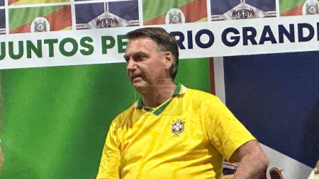 Téléchargez les photos : GUARULHOS (SP) Brésil - L'ancien président Jair Messias Bolsonaro participe à une action de collecte de nourriture et de dons après la catastrophe environnementale qui s'est produite à Rio Grande do Sul, dans la ville de Guarulhos, ce samedi 01. - en image libre de droit