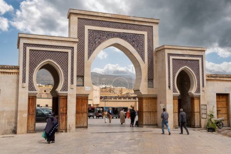 Foto de Puerta de la ciudad icónica Bab Rcif en la medina de Fez, Marruecos - Imagen libre de derechos