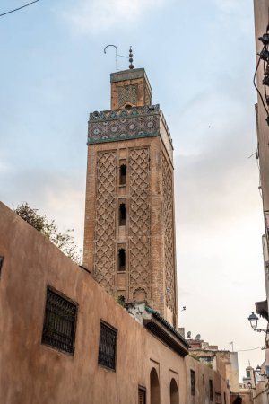 Téléchargez les photos : Minaret de la Grande Mosquée Fès el-Jdid au centre-ville de Fès, Maroc - en image libre de droit