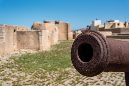 Téléchargez les photos : Cannon à la muraille du quartier médiéval d'El Jadida, Maroc - en image libre de droit