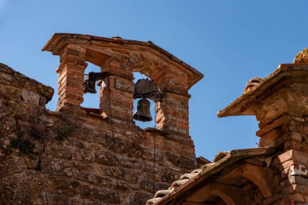 Foto de Pequeña capilla de San Felice en la muralla de Volterra en la Toscana, Italia - Imagen libre de derechos