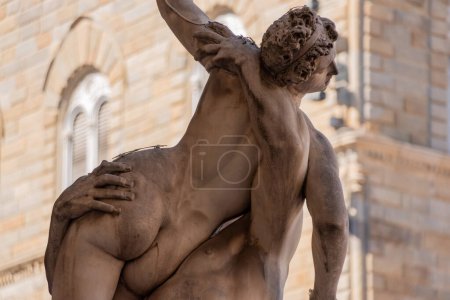 Foto de Estatua de la Violación de las Sabinas del artista Gimabologna en la Loggioa dei Lanzi en Florencia, Italia - Imagen libre de derechos