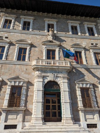 Palazzo allá Giornata en el río Arno en Pisa, Italia