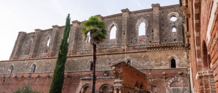 Foto de Ruina del monasterio cisterciense medieval San Galgano en la Toscana, Italia - Imagen libre de derechos