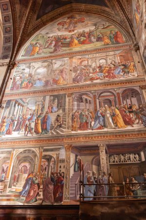 Téléchargez les photos : FLORENCE, ITALIE - 21 SEPTEMBRE 2023 - De riches fresques dans la chapelle Tornabuoni de la basilique Santa Maria Novella à Florence, Italie - en image libre de droit