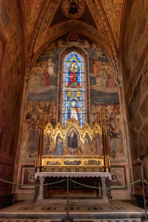Téléchargez les photos : FLORENCE, ITALIE - 21 SEPTEMBRE 2023 - Une chapelle dans la basilique Santa Maria Novella à Florence - en image libre de droit