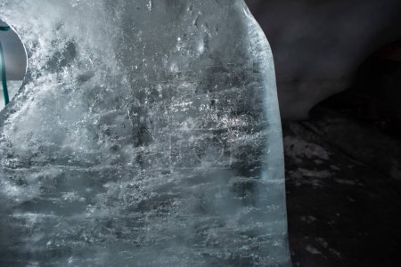 Foto de HINTERTUX, AUSTRIA - 10 de septiembre de 2023 - Gran formación de hielo en una cueva glacial natural - Imagen libre de derechos