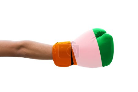 Téléchargez les photos : Drapeau 3D de Côte d'Ivoire sur un gants de boxe. - en image libre de droit