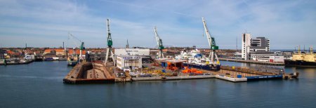 Téléchargez les photos : Orskov Yard, chantier naval au port de Fredrikshamn, Jutland Est, Danemark. - en image libre de droit
