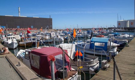 Foto de Barcos de motor más pequeños en el puerto de Skagen, Jutlandia, Dinamarca. - Imagen libre de derechos