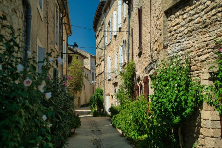 Téléchargez les photos : Cordes Sur Ciel merveilleuse ville dans le sud de la France - en image libre de droit
