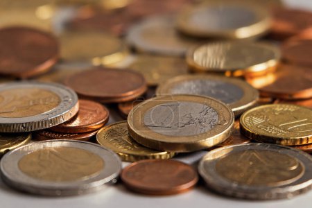 Foto de Spilled coins. Euro coins on the table close-up. Soft focus. - Imagen libre de derechos