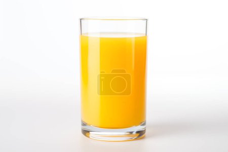 Téléchargez les photos : Jus d'orange en verre isolé sur fond blanc, avec chemin de coupe - en image libre de droit