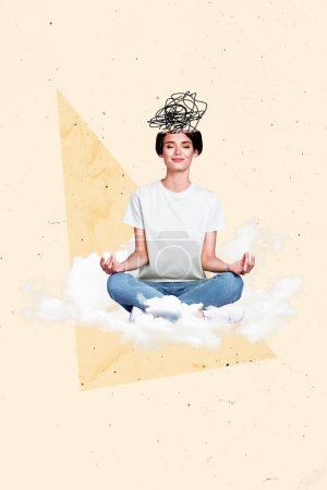 collage compuesto de mujer joven inteligente relajarse sentado práctica meditación lluvia de ideas centrada tormenta de ideas aislado sobre fondo beige.