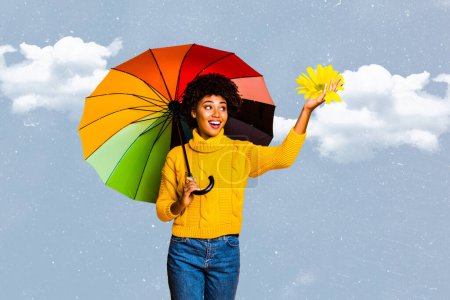 Collage image de jolie fille positive tenir parapluie fraîche marguerite fleur bras nuages ciel isolé sur fond bleu créatif.