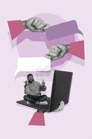 Vertikale Foto-Collage von glücklichen amerikanischen Kerl sitzen Macbook-Tastatur Hand halten Blase SMS-Dialog chattet isoliert auf gemaltem Hintergrund.