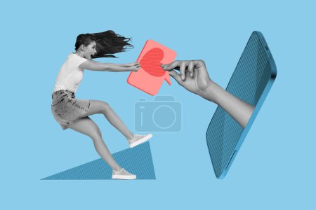 Composite Foto-Collage von verängstigten Mädchen ausziehen Benachrichtigung Herz-SMS Hand gucken iphone Bildschirm Ausfall Blog isoliert auf gemaltem Hintergrund.