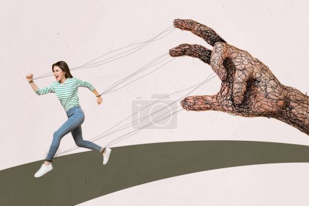 Composite Foto-Collage von Handfadenpuppe manipulieren Saitenchef glücklich Mädchen erhalten Kündigung Lauf Eile isoliert auf gemaltem Hintergrund.