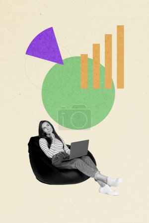 Illustration composite de collage de jeune femme d'affaires couché sac de haricots avec netbook regardant des tableaux de bord isolés sur fond de couleur beige.