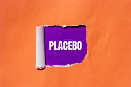 Mot placebo écrit sur du papier orange déchiré avec backgrou violet