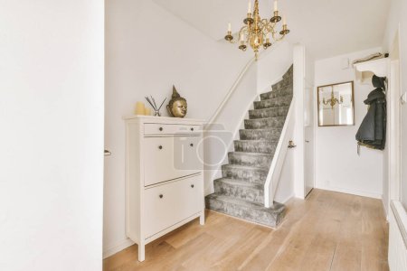Foto de Salón de escaleras de lujo de diseño especial en una casa elegante - Imagen libre de derechos